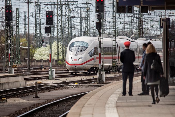 IVU Traffic Technologies AG - DB Fernverkehr Deutsche Bahn Orario dati Disposizione Pianificazione Informazioni sui collegamenti Prenotazione biglietti DB Navigator Centro europeo degli orari EFZ Traffico ferroviario