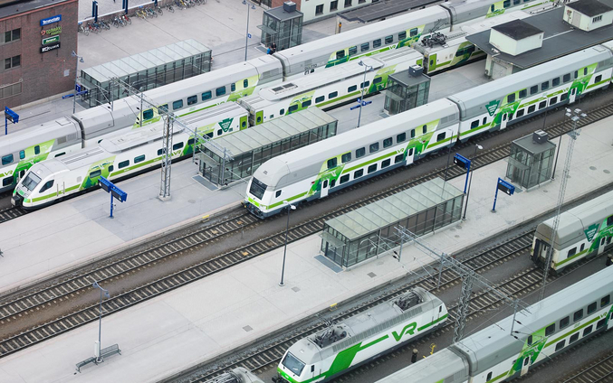 Vista aerea dei treni in configurazione VR in una stazione